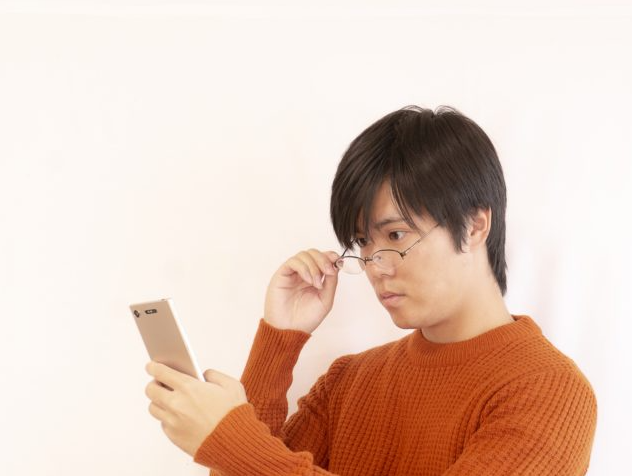 スマホ老眼とは？若い時から気を付けておきたい老眼の対策方法_コンテンツ画像