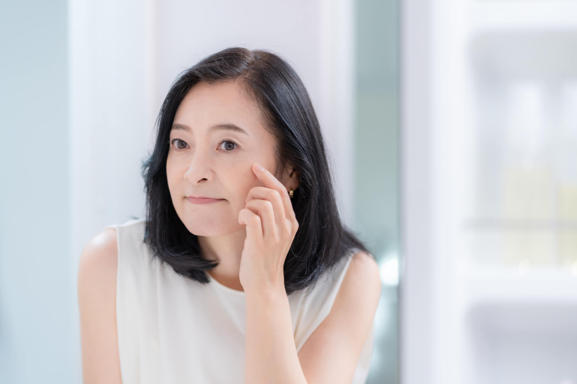 若いのに目尻にシワが！？5つの原因や予防方法について_コンテンツ画像